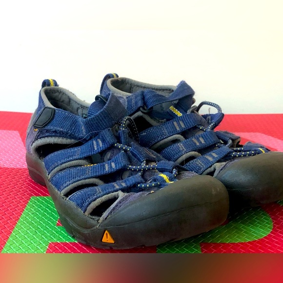 Keen Newport Boy’s Blue  Water Walking Hiking  Sandals Size 2 - Picture 1 of 10